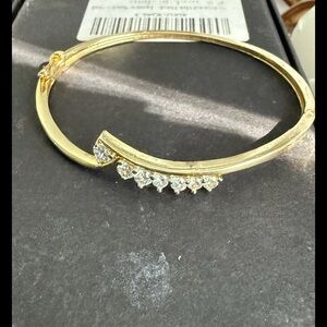 Elegant Gold Bracelet with Crystal Accents